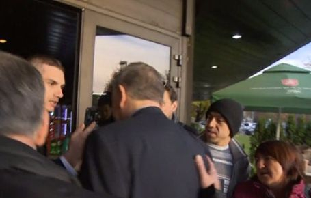 Екшън: Недоволни заградиха Кацаров на входа на bTV, а той заговори за...