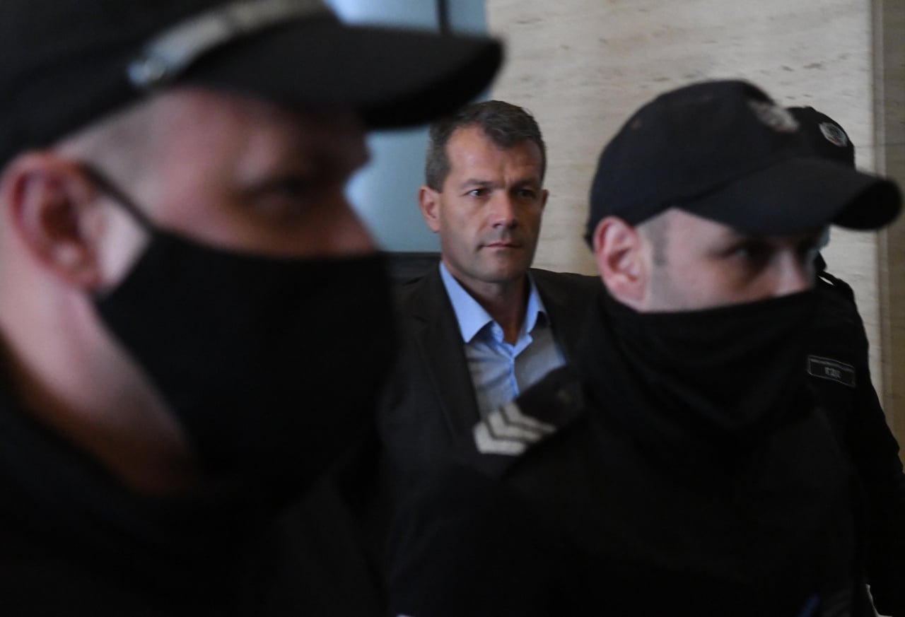 Боян Расате изригна: Долу демокрацията! Не се признавам за виновен!  СНИМКИ