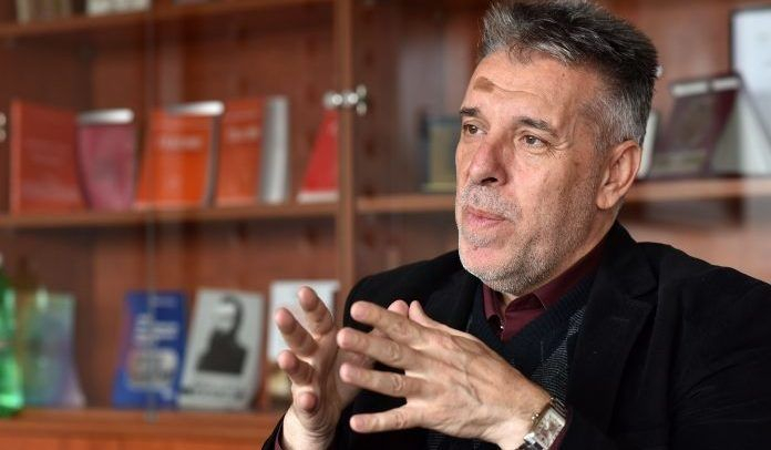 Скопие клекна: Македонски професор призна за фалшификация на историята ВИДЕО