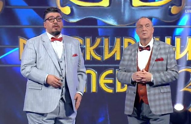 Водещите на „Маскираният певец“ се изгавриха жестоко с... СНИМКИ