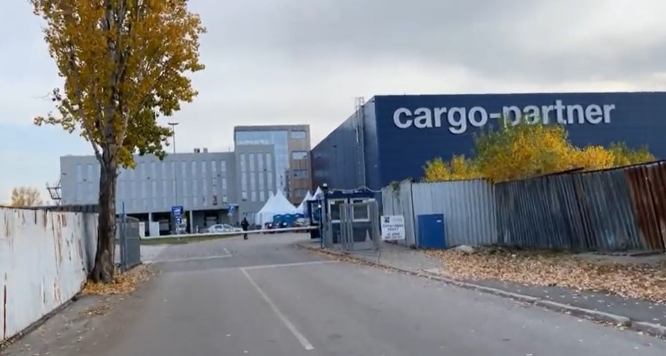 Прокуратурата разследва неправомерни действия на служители от МВР в склада с машините за гласуване