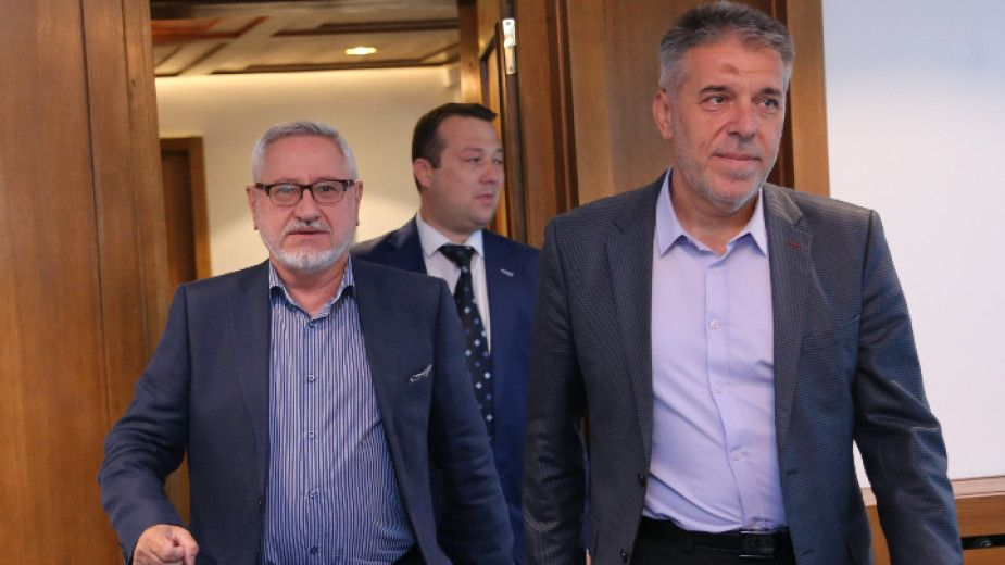 Проф. Николай Овчаров: Баш-македонският историчар се покая и посипа глава с пепел
