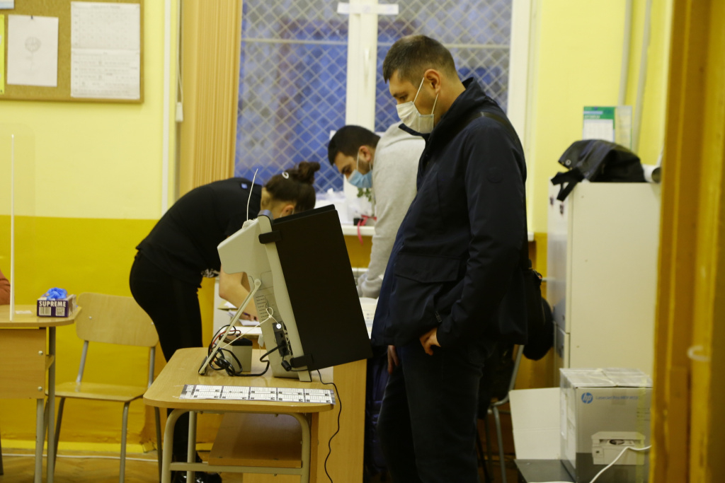 „Галъп” показа с ГРАФИКИ какви хора са гласували за партиите 