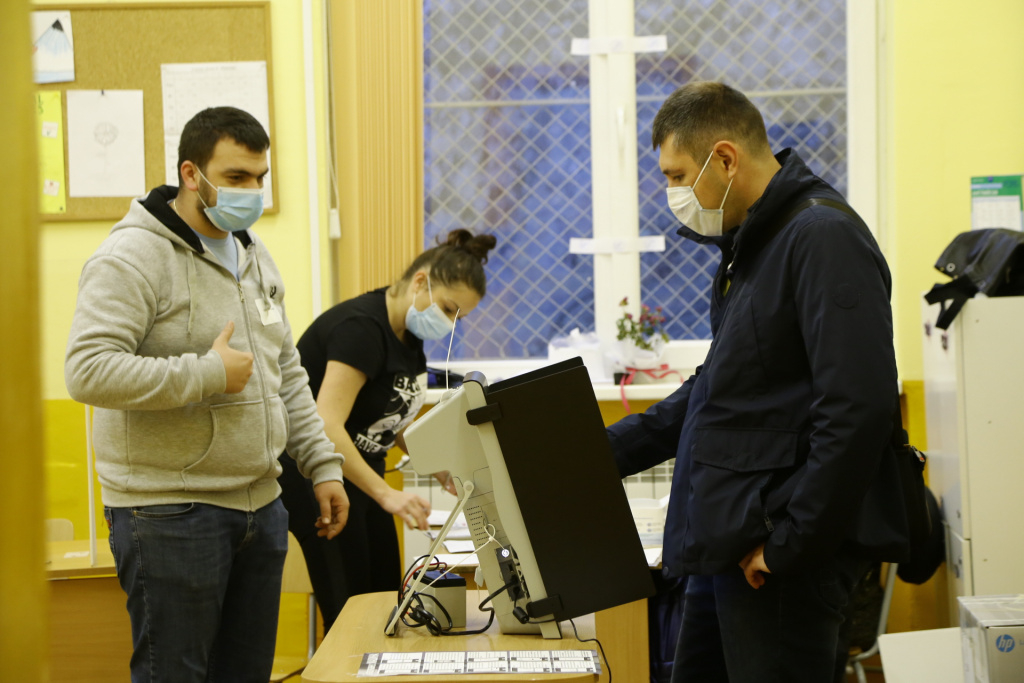 Първи счупени машини и нарушения на изборите