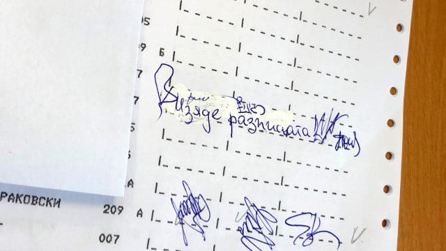Софиянка побесня заради машинното гласуване и си изяде разписката СНИМКА