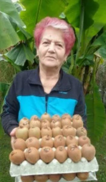 Народна певица от Пловдивско се похвали с необикновена екзотична реколта 