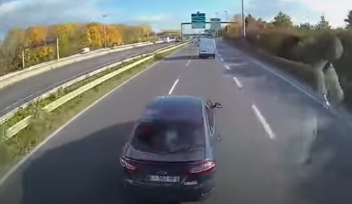 Незабавна карма наказа шофьор за агресивното му каране ВИДЕО