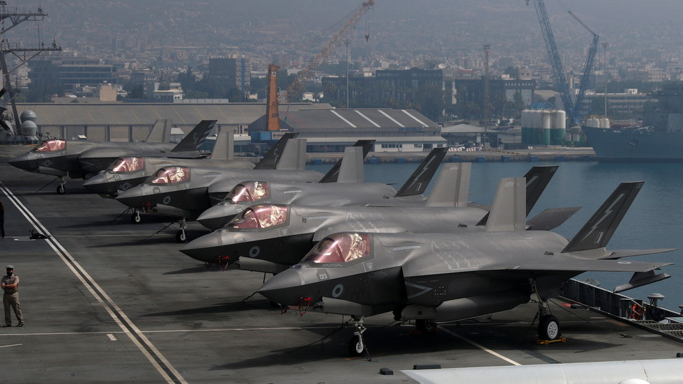 Британски изтребител F-35 се разби в Средиземно море 