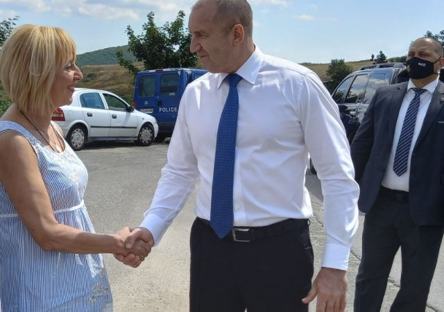 Посред нощ Манолова звъняла на Радев, а Плевнелиев каза защо