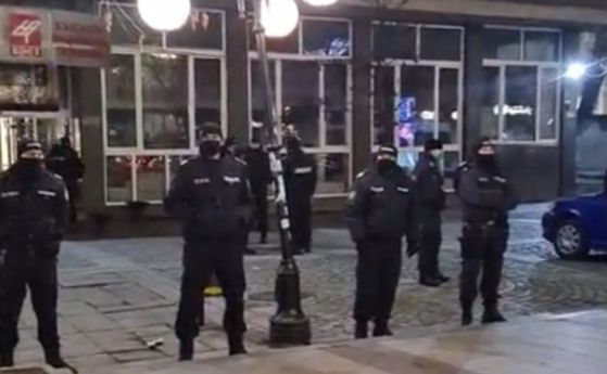 Ексклузивно в БЛИЦ! Полиция обгради БНТ преди голямото дерби Радев - Герджиков!