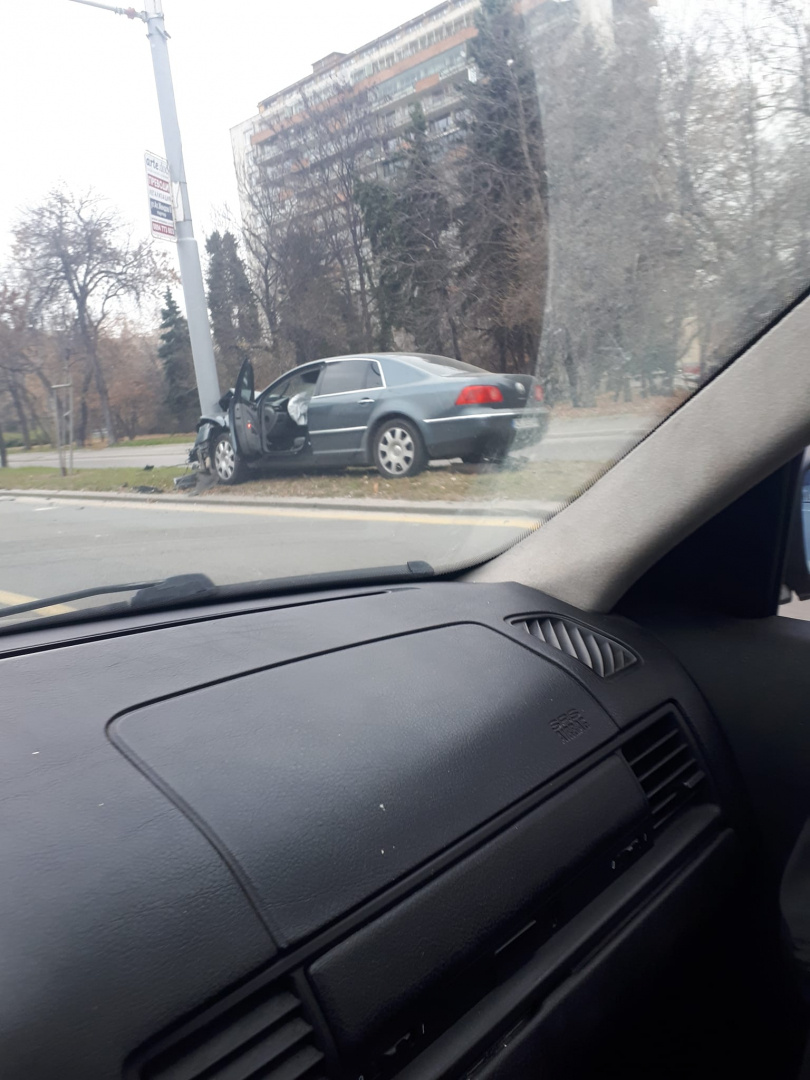 Първи СНИМКИ от адското меле край хотел Плиска в София