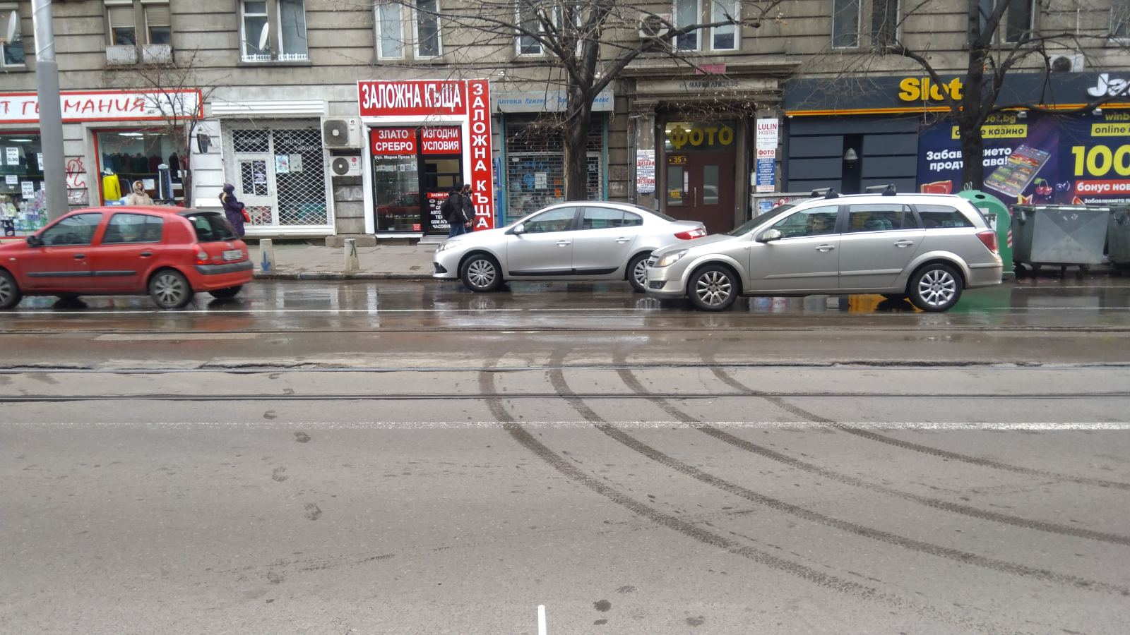 Само в БЛИЦ! Първо ВИДЕО от опасната авария в центъра на София