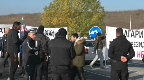 Шепа протестиращи блокираха АМ "Марица" 