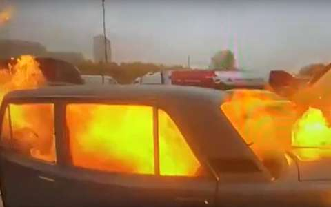 Шофьор си запали цигара до газовата уредба и стана страшно ВИДЕО 18+