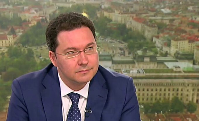 Митов се чуди и мае откъде се появи на изборите тази спонтанна и голяма в % циганска любов към Радев 