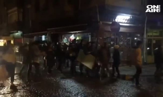 Турската лира се срина до 20-годишно дъно, избухнаха протести