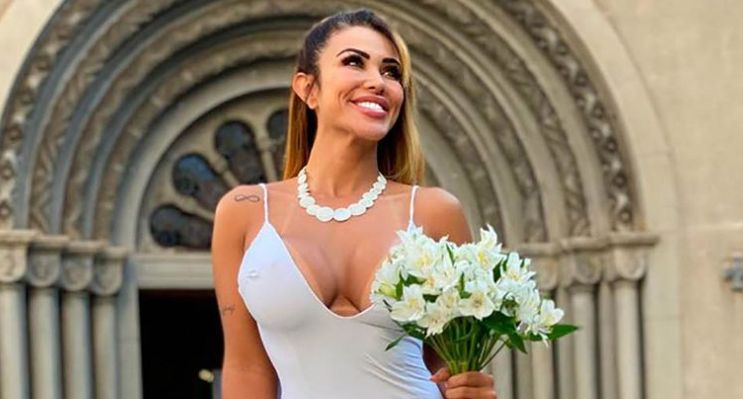 Секси хубавица се омъжи за себе си, а месеци по-късно шокира с решение СНИМКИ 18+