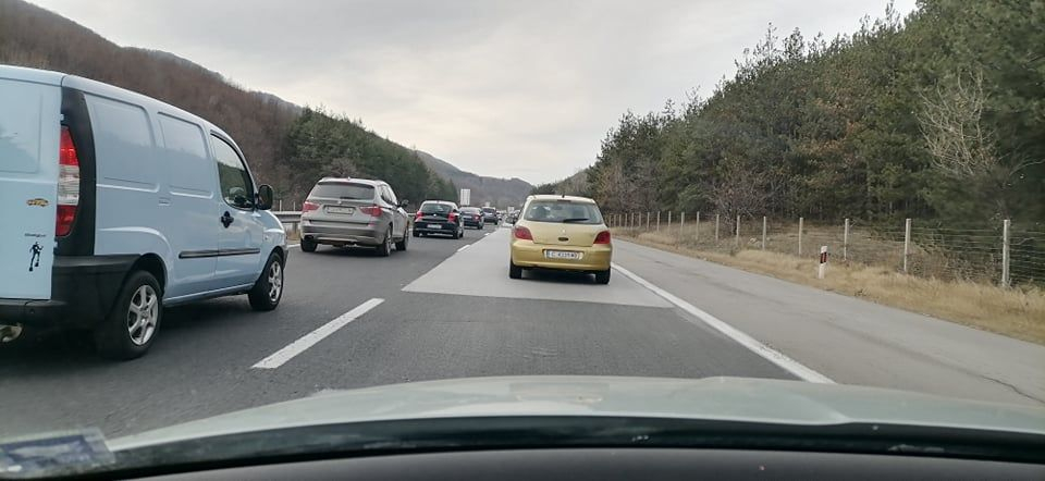 Ад на магистрала "Тракия", причината е... СНИМКИ 