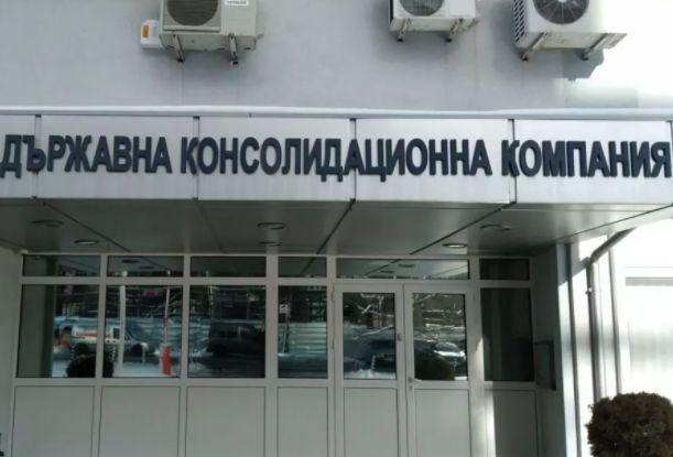 Далаверите на "почтената дама" на Кирил Петков тръгват към Брюксел