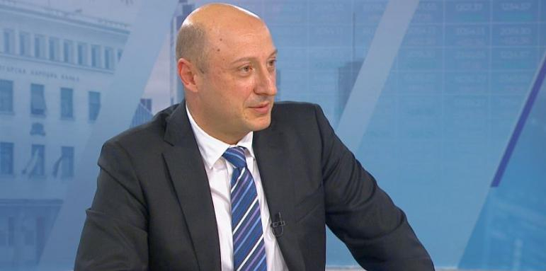 Финансовият министър обяви с колко пари планират да се вдигне минималната пенсия 