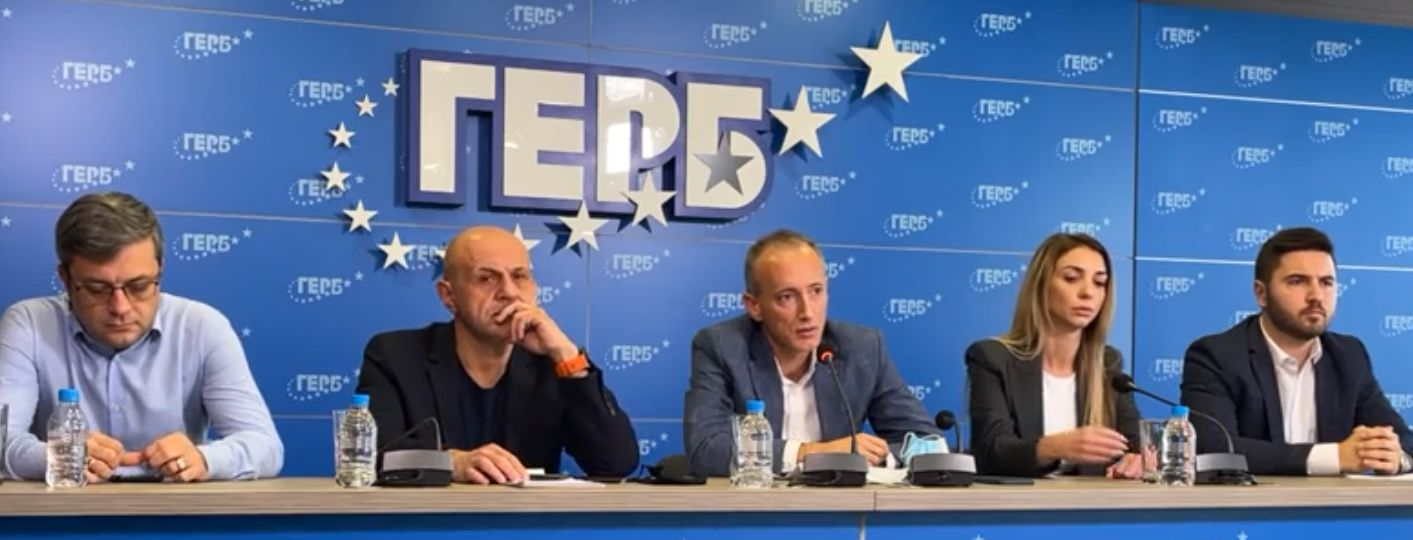 От ГЕРБ попиляха Кацаров и Денков, че не пускат децата на училище, а си делят комисионните от тестовете