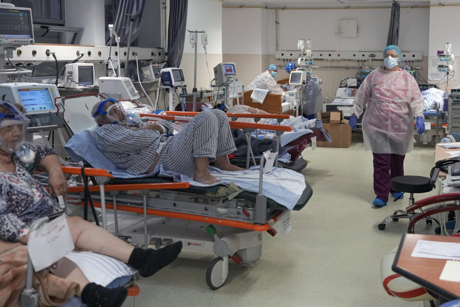 Учен от ЮАР с тревожна новина за преборилите К-19 и новия щам   