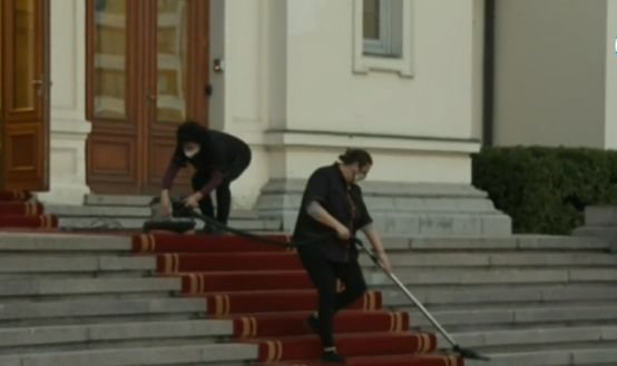 Истински шок за репортерка на Нова телевизия пред парламента СНИМКИ