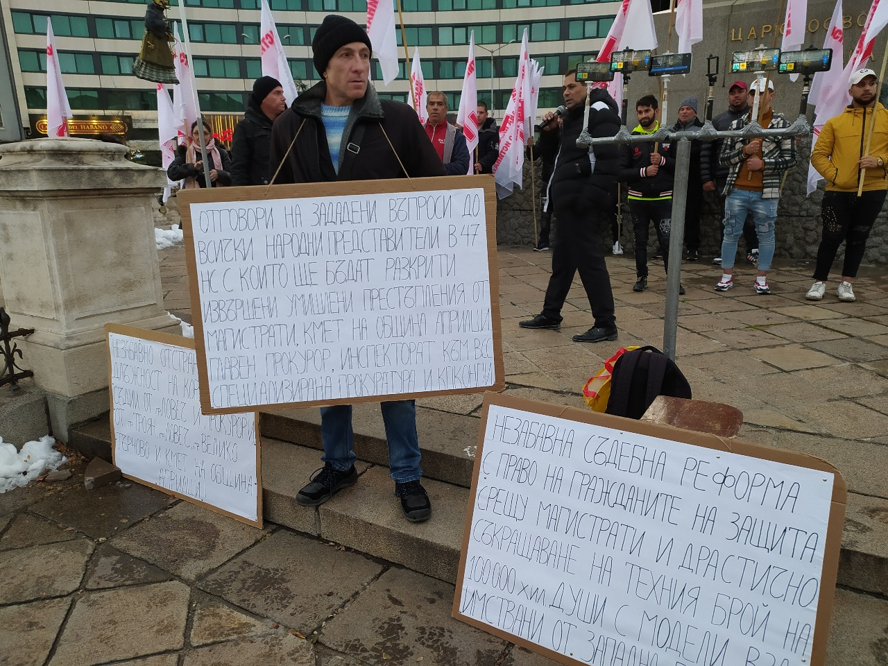 Истински шок за репортерка на Нова телевизия пред парламента СНИМКИ