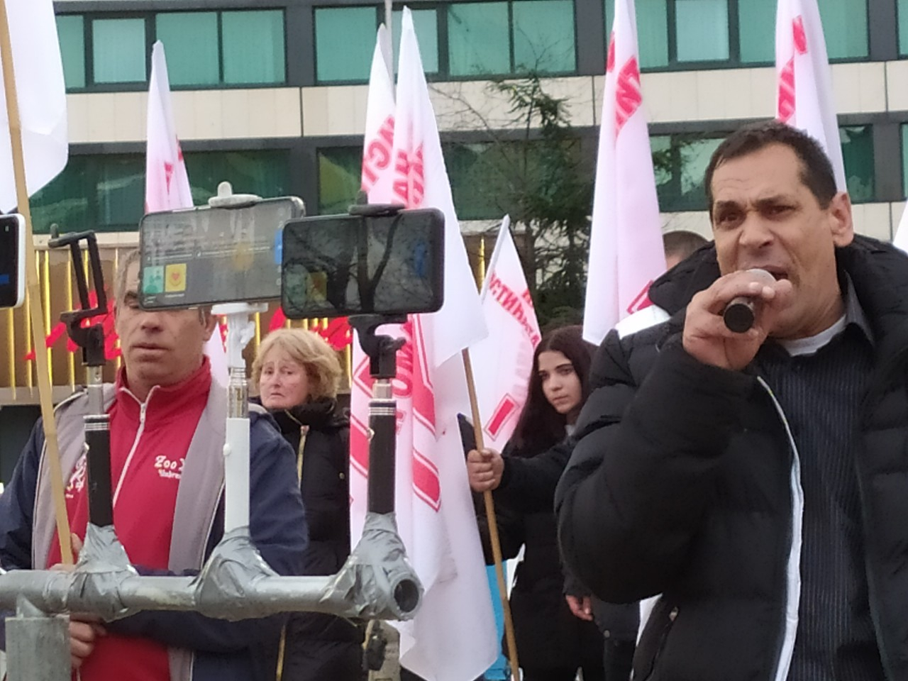 Истински шок за репортерка на Нова телевизия пред парламента СНИМКИ