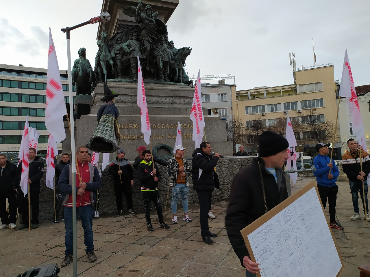 Истински шок за репортерка на Нова телевизия пред парламента СНИМКИ