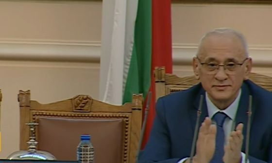 Удари звънецът и на 47-то НС, а Кирил Петков обяви голяма новина минути преди началото ВИДЕО