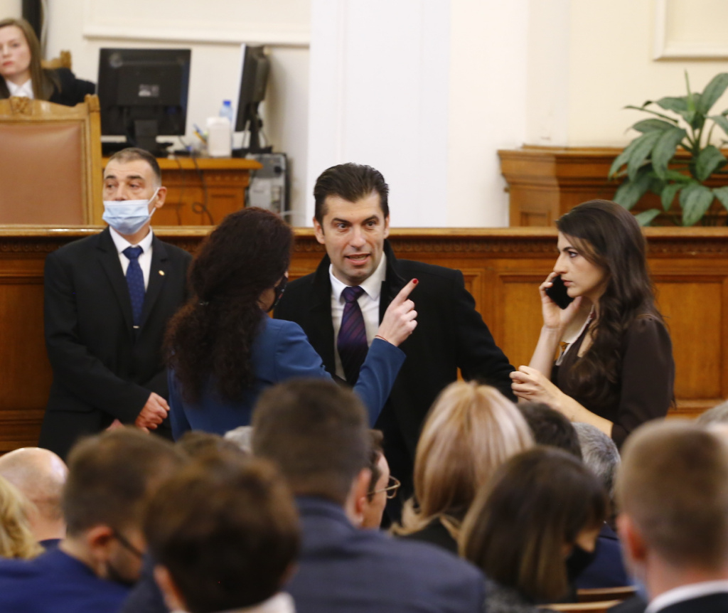 Коментар: Вонята на все по-осезаемото национално предателство