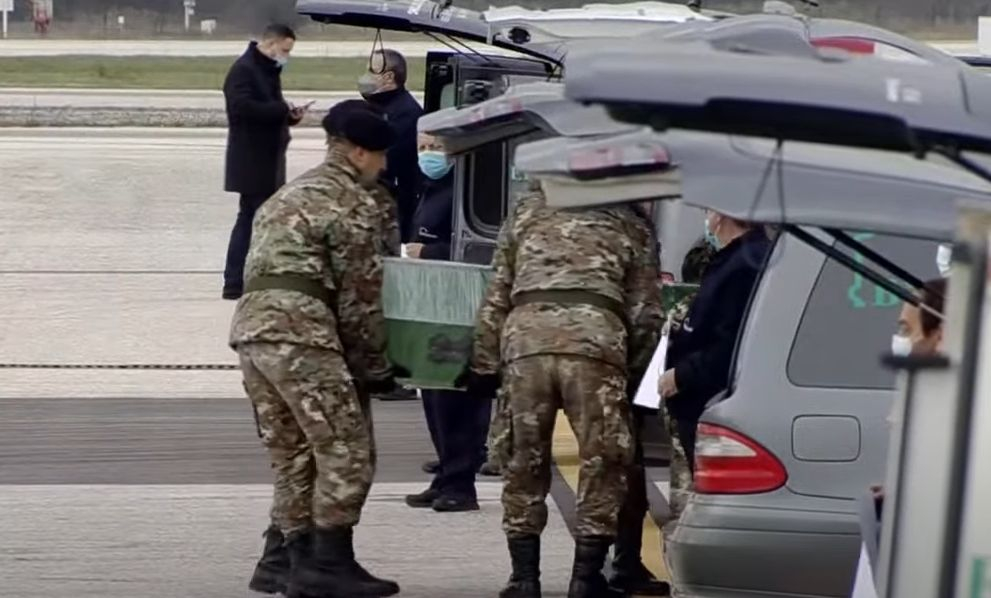 Телата на 45-те жертви на "Струма" пристигнаха в РС Македония ВИДЕО