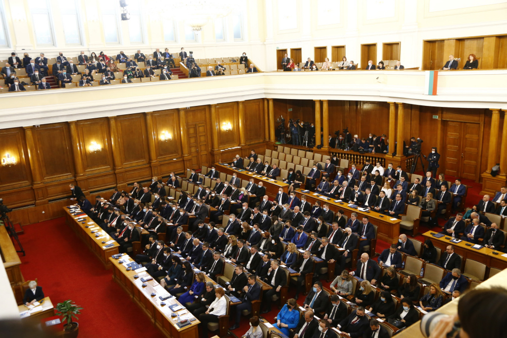 Петкратен шампион на България ще командва ПГ на "Продължаваме промяната", кои са другите шефове 