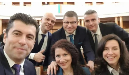 Кирил Петков и компания с една тумба съветници в МС, такава бройка до сега не е имало