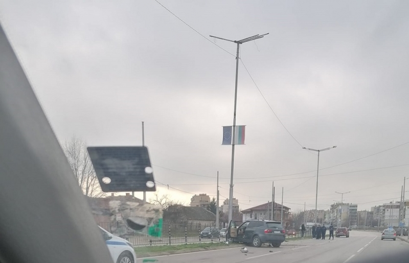 Зрелищно меле с мощен джип във Видин СНИМКА 