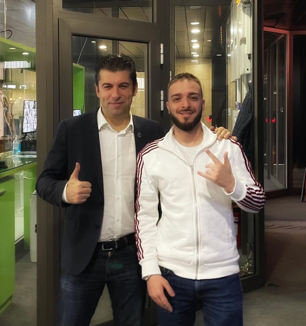 Култова СНИМКА на Криско и Кирил Петков разбуни мрежата