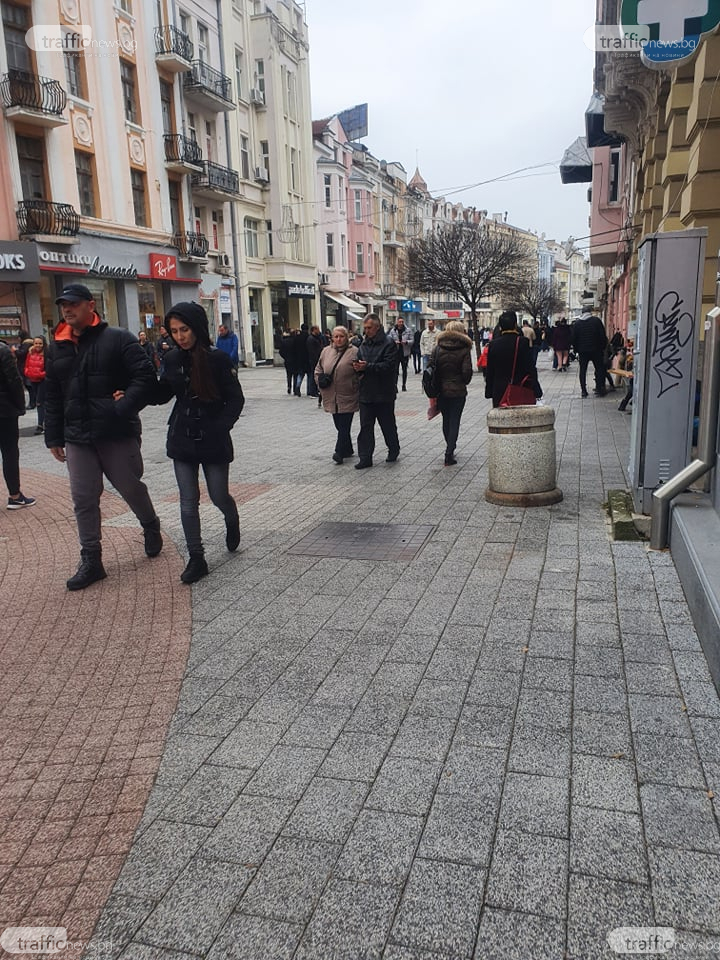 Главната на Пловдив почерня от народ, а заведенията... СНИМКИ 