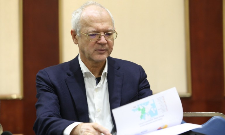 Васил Велев със "задача за депутати и министри"