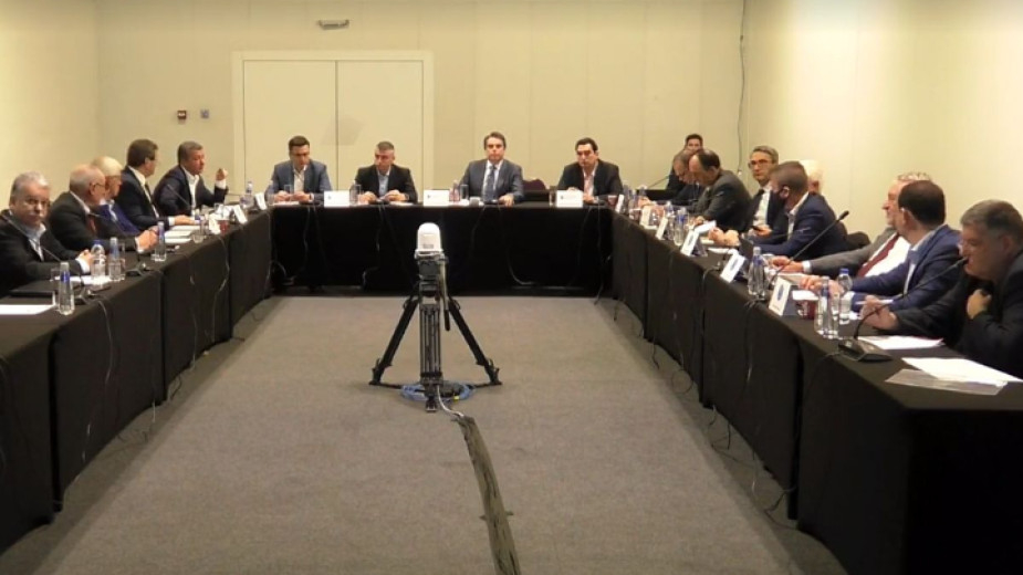 Политолог разнищи новата формула за управление, налагана от ПП