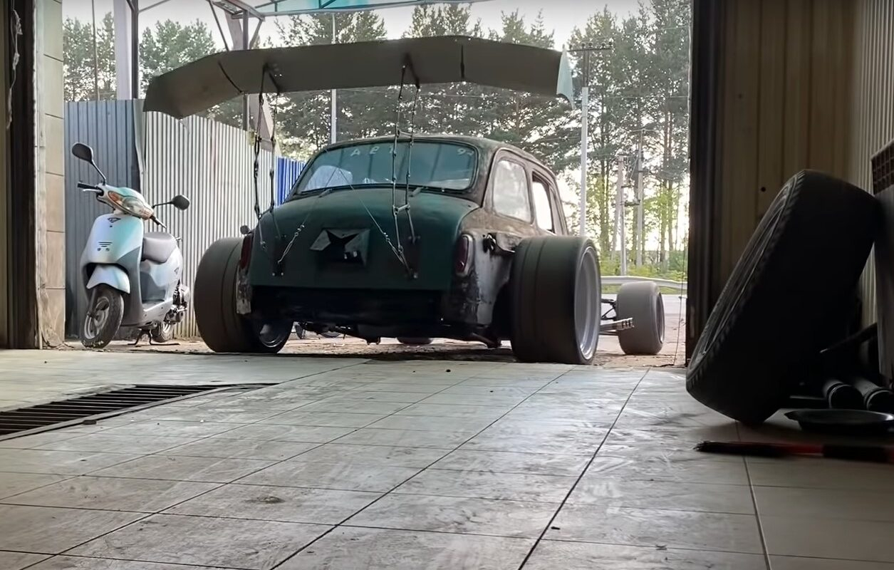 Уникално: "Гърбат" Запорожец е превърнат в хот род с V8 двигател ВИДЕО