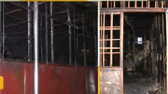Ето какво остана от пламналия физкултурен салон на училище в Карнобат СНИМКИ