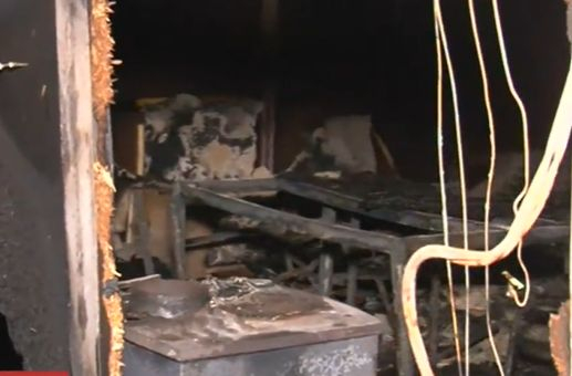 Ето какво остана от пламналия физкултурен салон на училище в Карнобат СНИМКИ