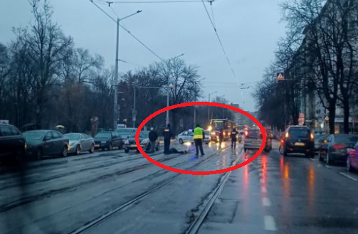 Първо в БЛИЦ! Ужасяващ инцидент на централен столичен булевард в ранни зори СНИМКИ 18+