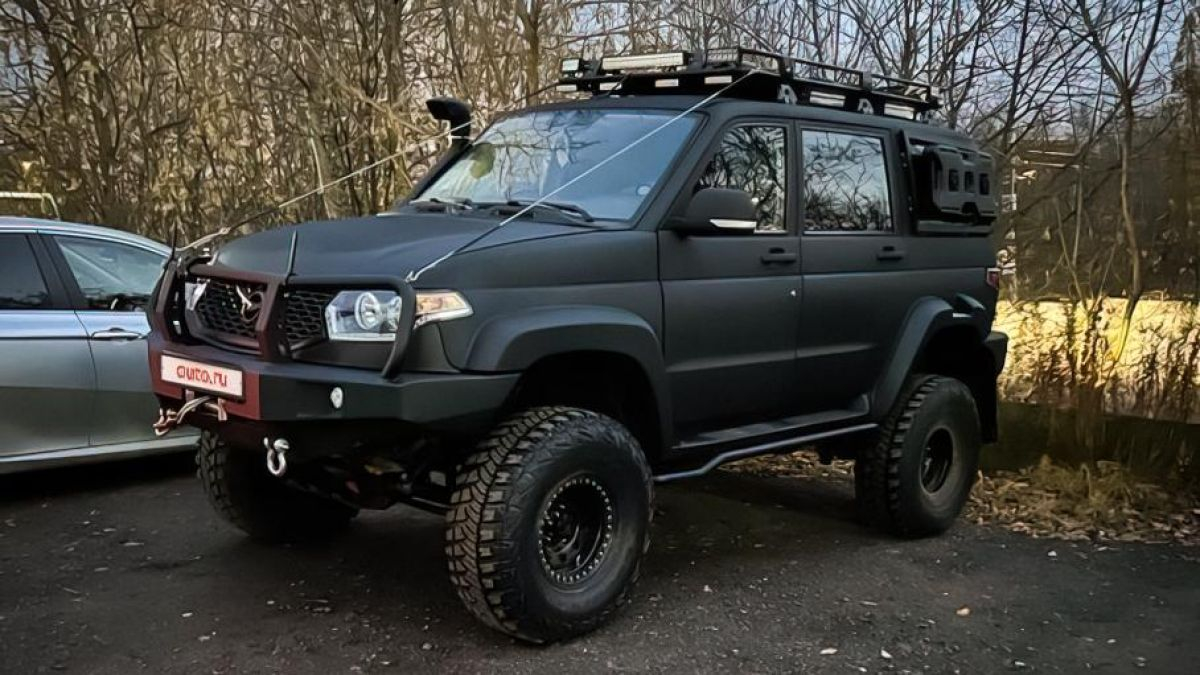 Защо УАЗ-ка се продава на цената на нова Toyota Land Cruiser СНИМКИ