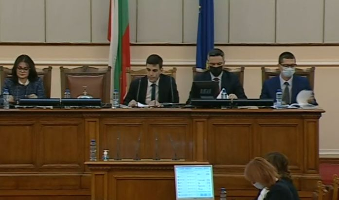 ВИДЕО от НС, ето върху какво умуват новите депутати