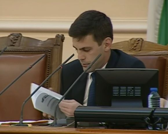 ВИДЕО от НС, ето върху какво умуват новите депутати