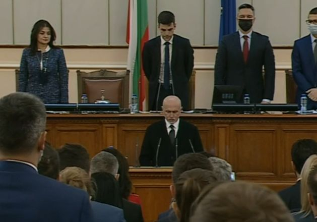 ВИДЕО от НС, ето върху какво умуват новите депутати
