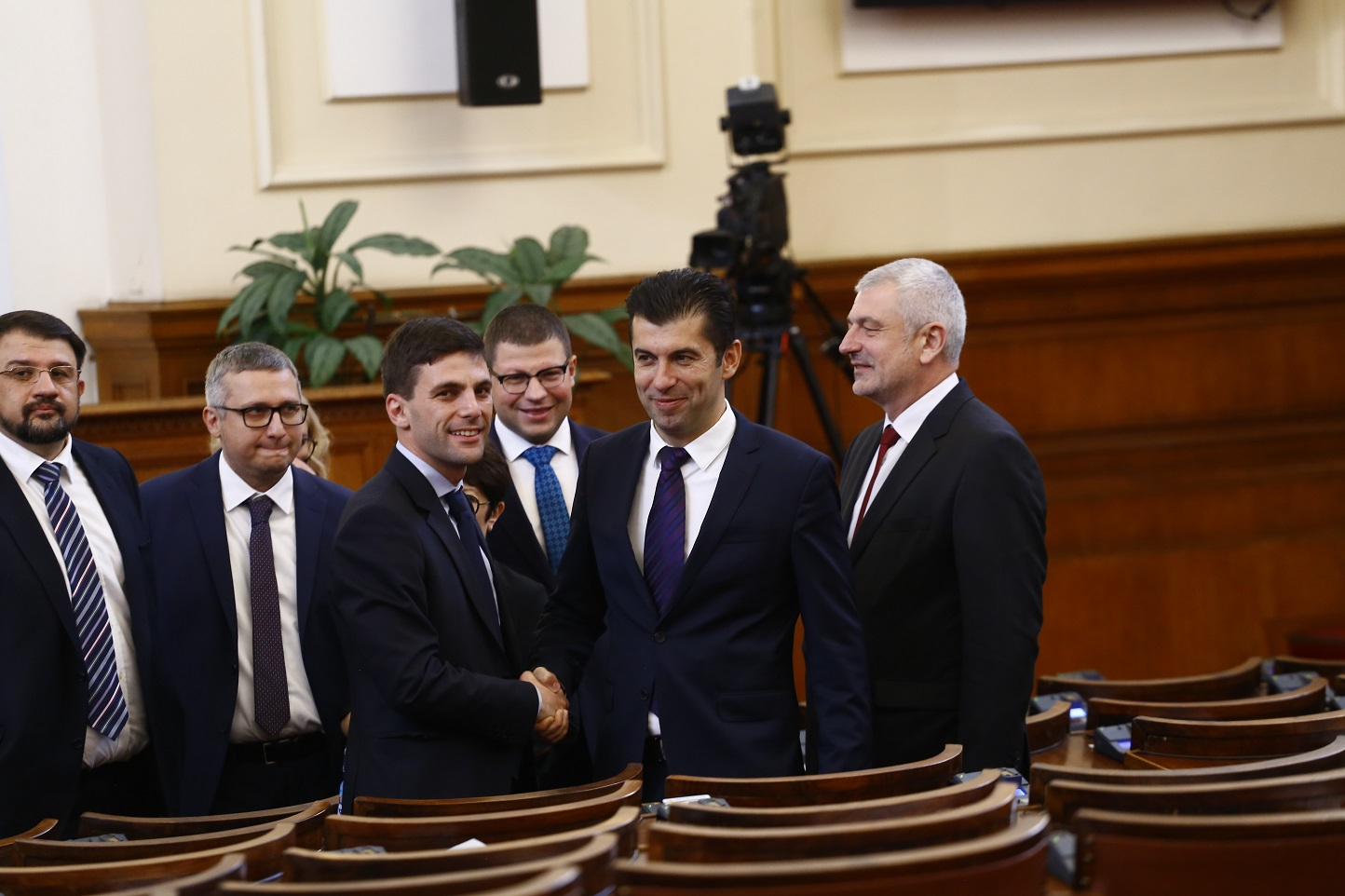 Цеков побесня заради решетките в НС и скочи на шефа на парламента