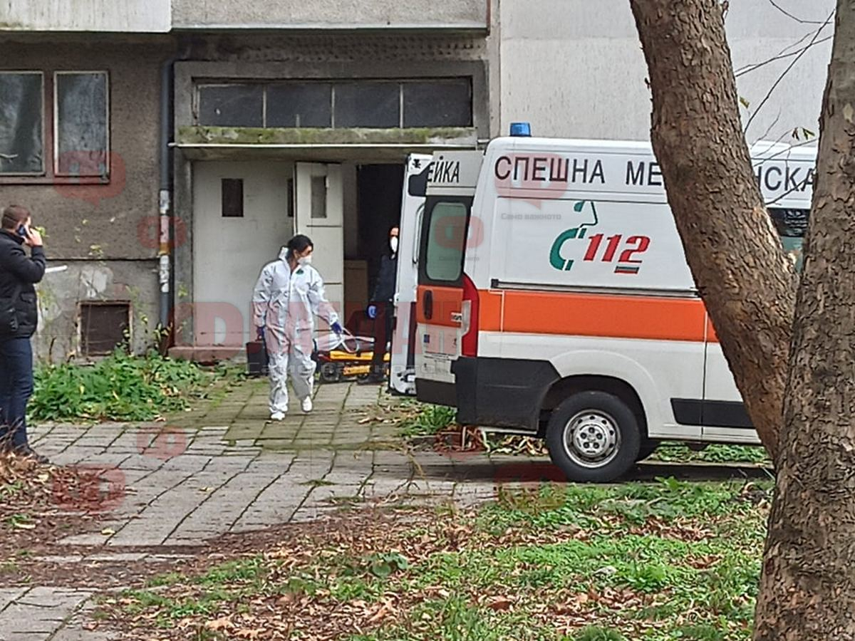Спешни екипи разбиха вратата на бургазлия, починал от К-19 и стана чудо